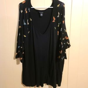 Women's Torrid  Raglan tee size 5 Butterfly sleeve